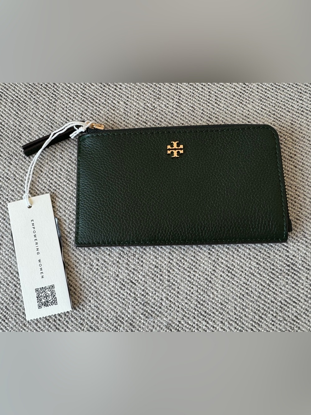 NWT - Tory Burch Blake Zip Card Case – Basil (Green)